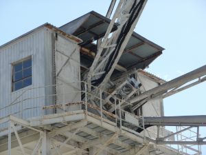 Maintenance tower for the 140-foot telescope