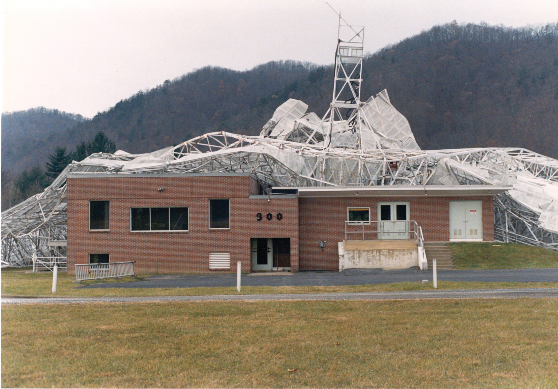 Collapsed 300-foot telescope
