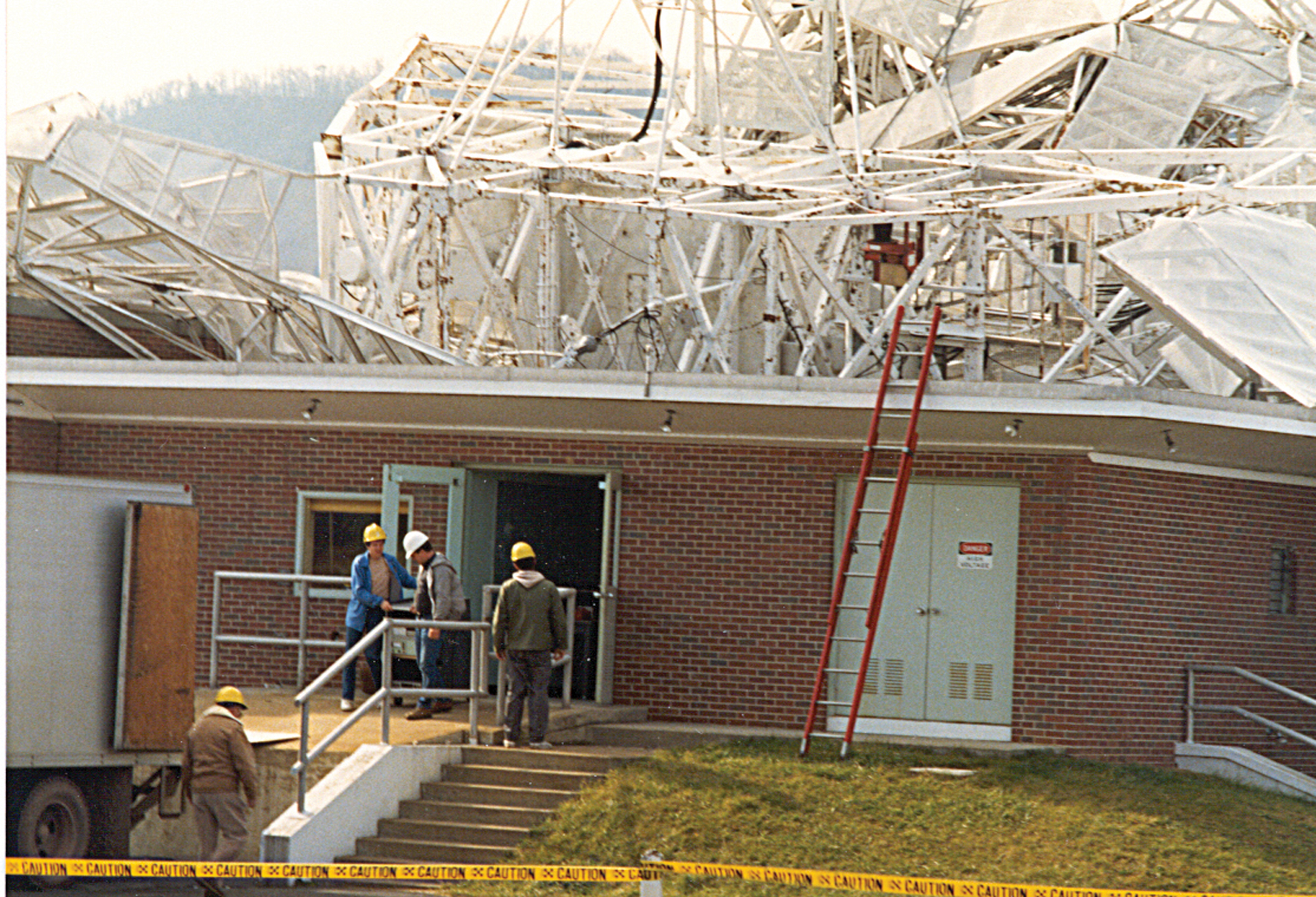 Salvaging 300-foot telescope equipment from Control Building