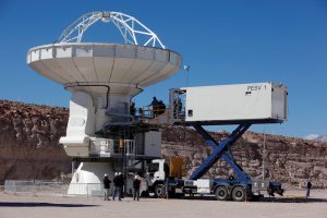 ALMA antenna and Front End Service Vehicle