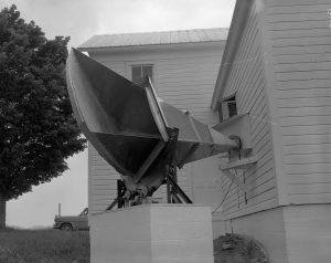 Parabolic horn antenna