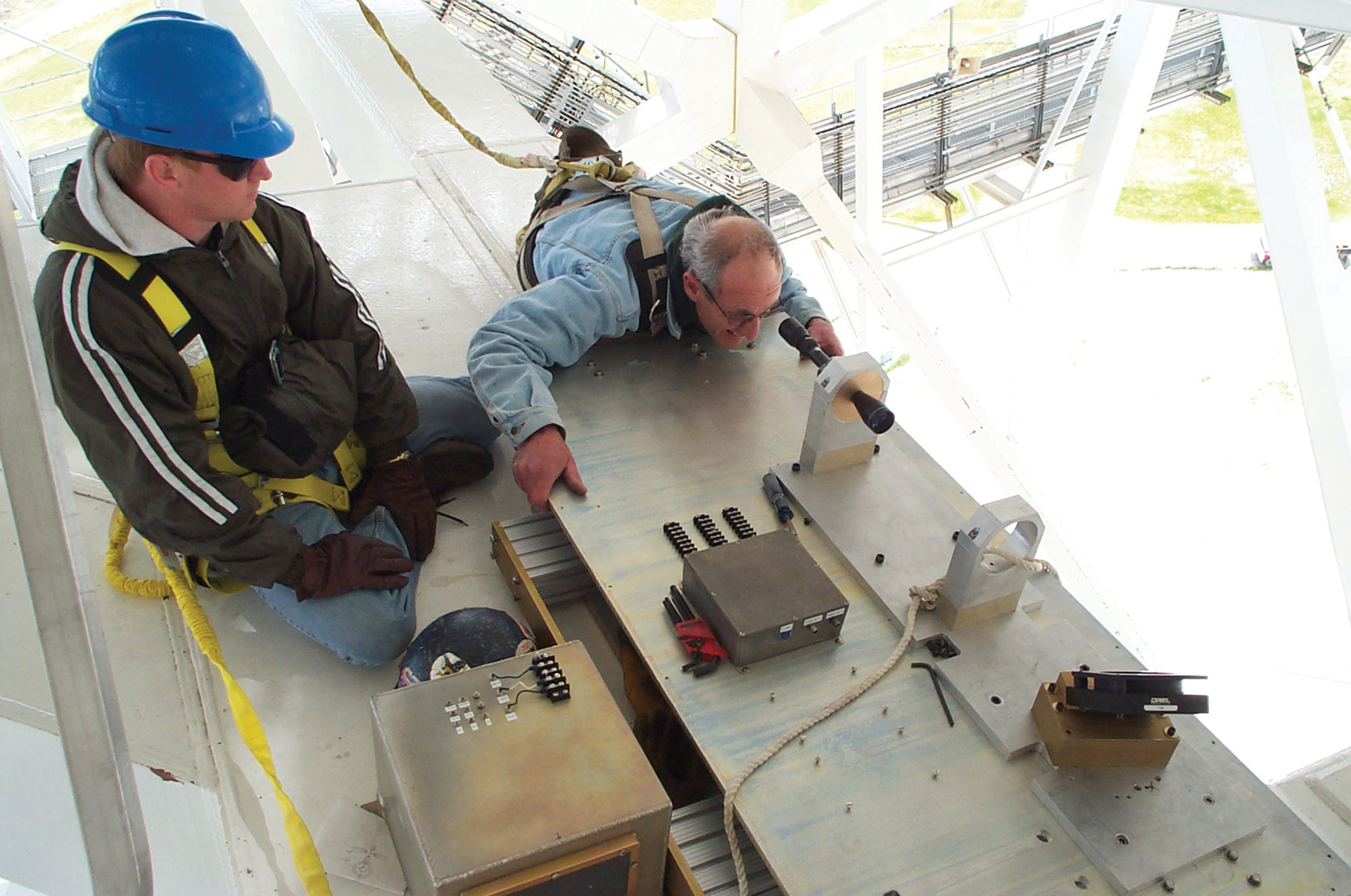 Ike Johnson and Jeff Cromer doing maintenance work on the GBT