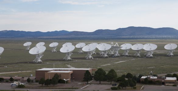 VLA antennas and the Control Building
