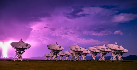Rare Nighttime Photography of Very Large Array Featured in Exhibition at Warehouse 1-10